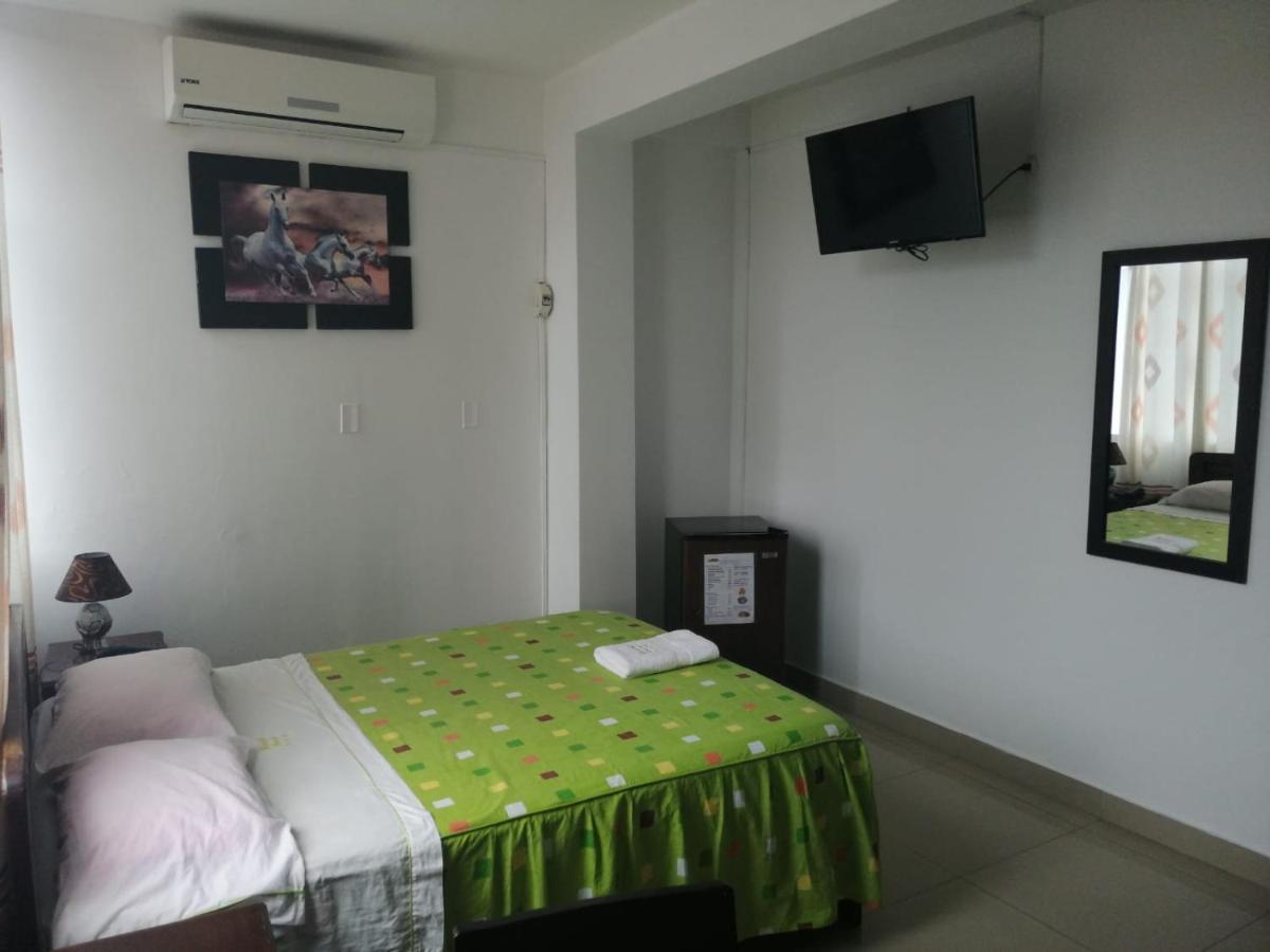 Hospedaje Renzo Tarapoto Ngoại thất bức ảnh